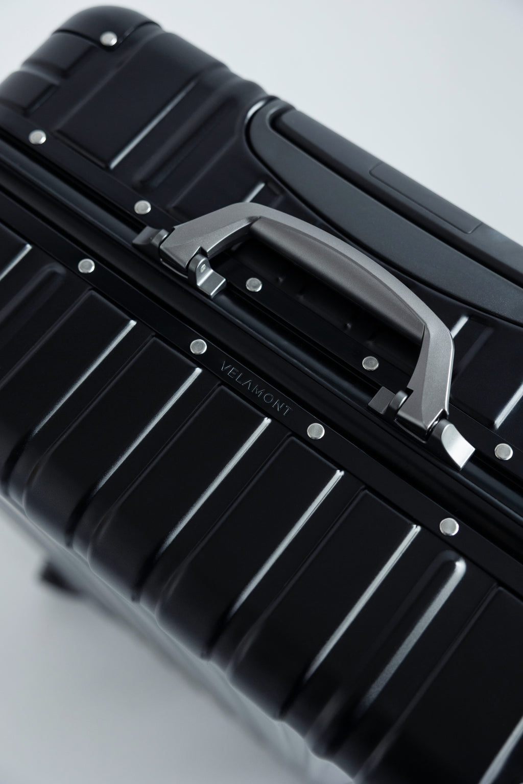 Atlas 29" - Check In - Aluminium Suitcase - Black Series