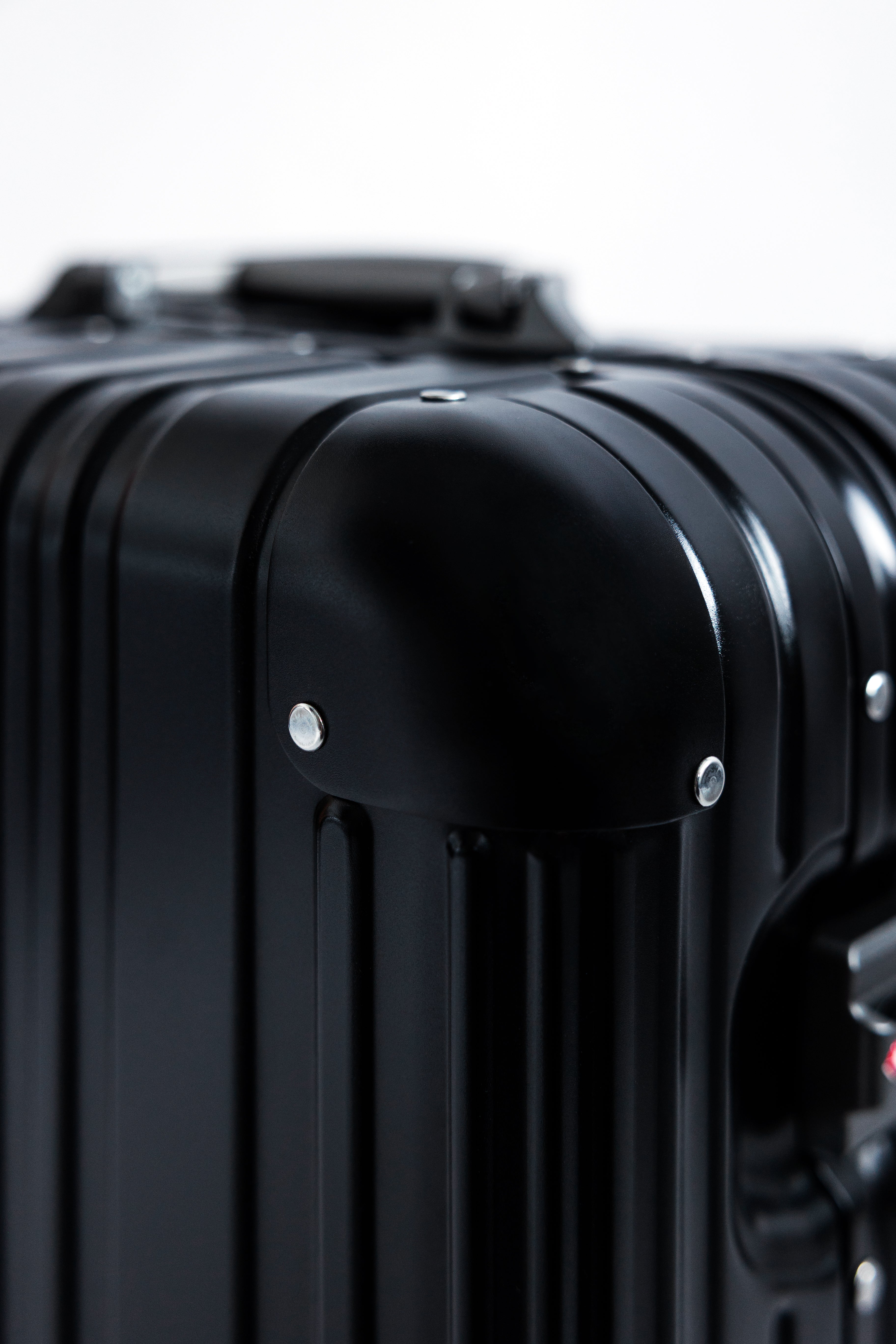 Lite 20" - Carry on - Aluminium Suitcase - Black Series