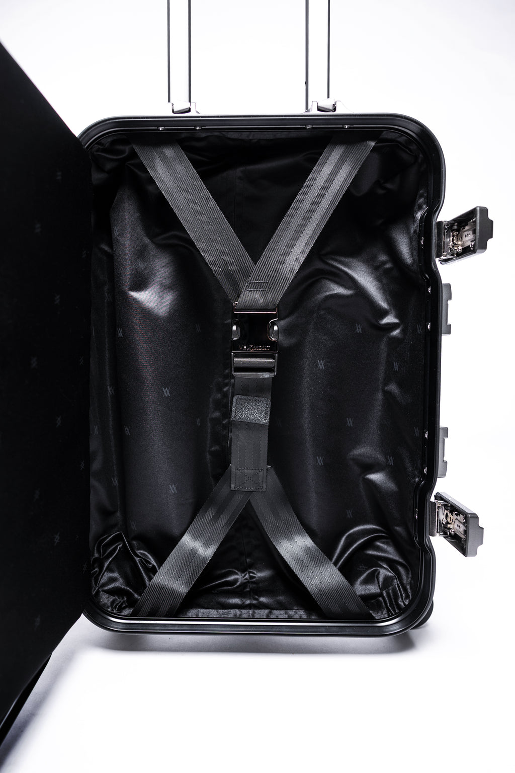 Atlas 29" - Check In - Aluminium Suitcase - Black Series