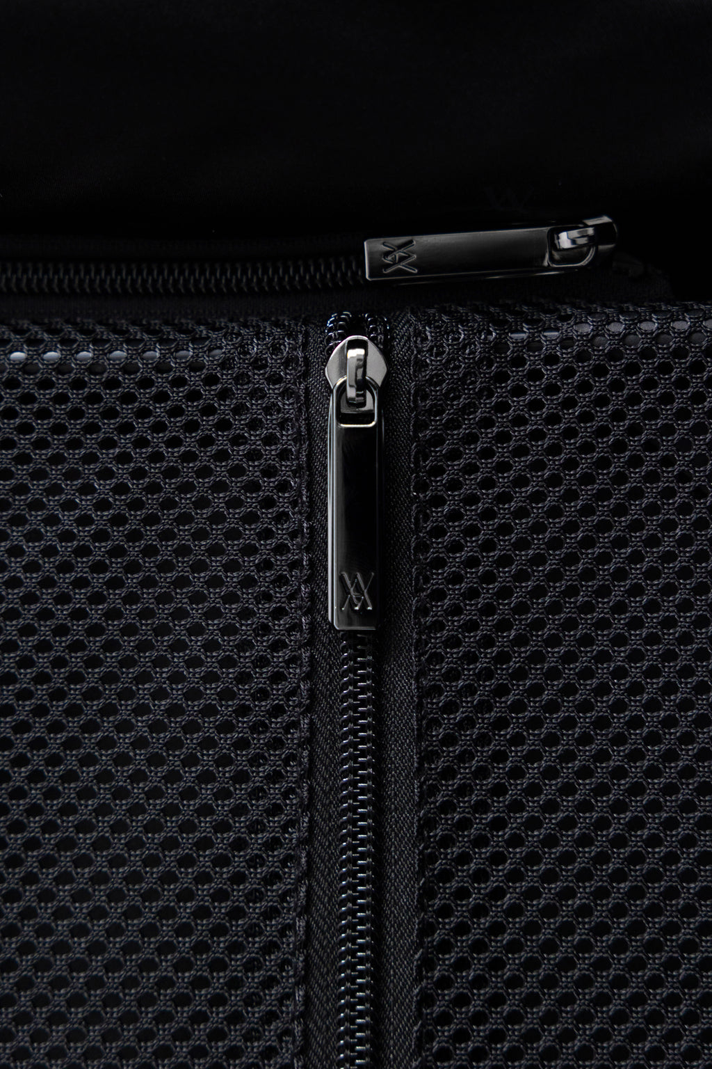 Atlas 29" - Check In - Aluminium Suitcase - Black Series