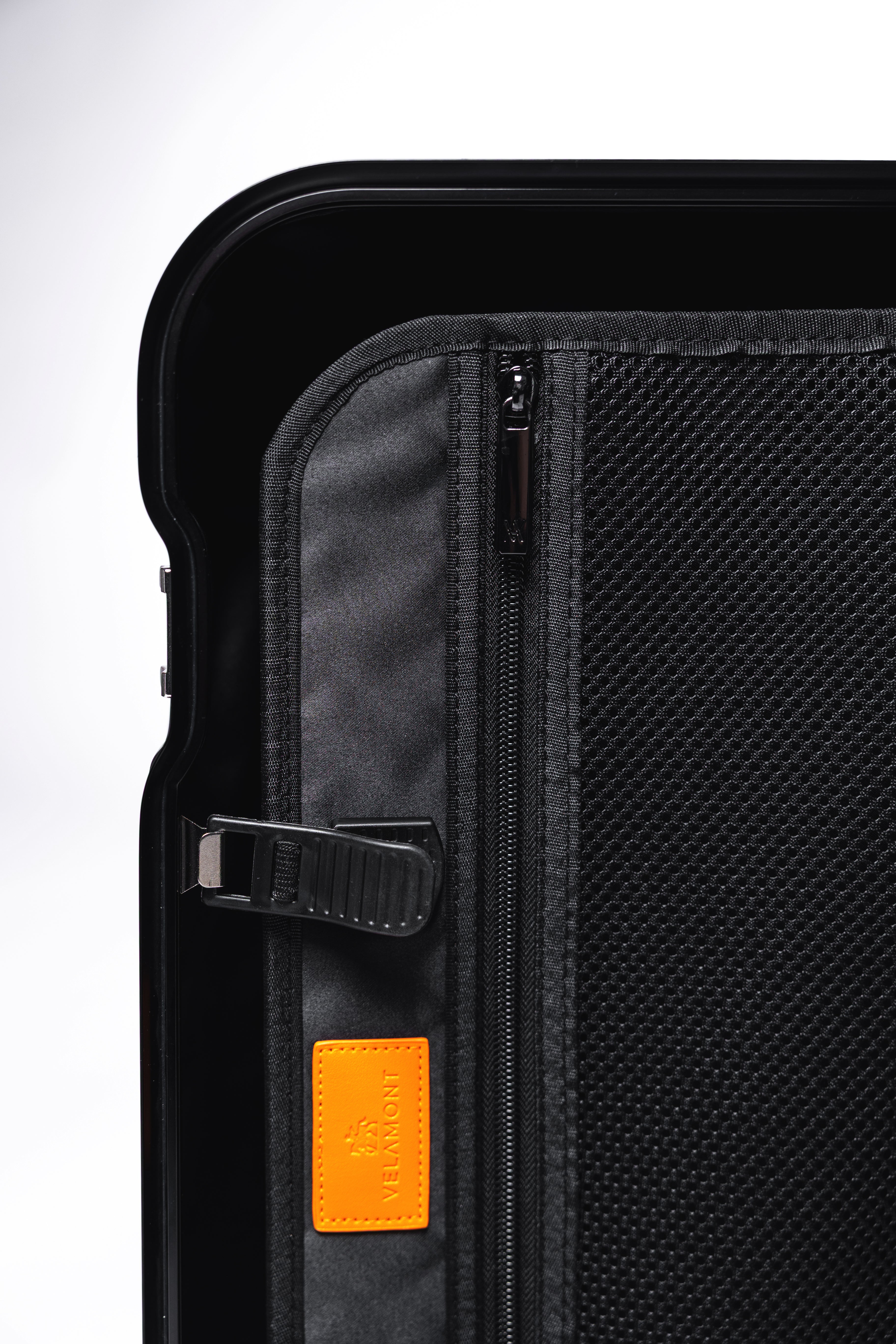 Lite 20" - Carry on - Aluminium Suitcase - Black Series