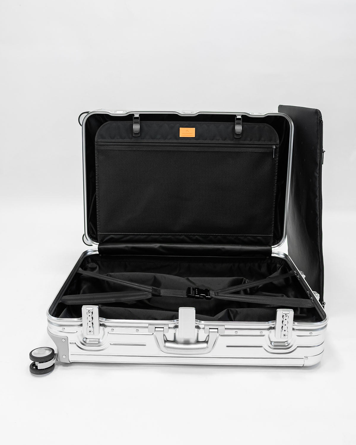 Atlas 29" - Check In - Aluminium Suitcase - Classic Series