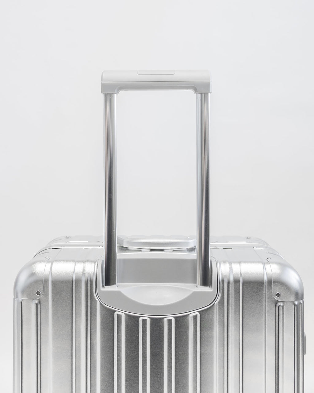 Atlas 29" - Check In - Aluminium Suitcase - Classic Series
