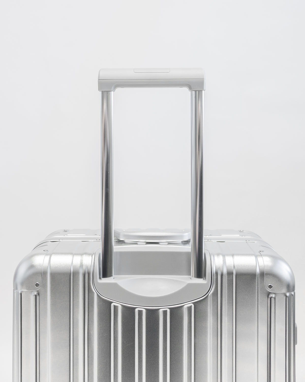 Atlas 29" - Check In - Aluminium Suitcase - Classic Series