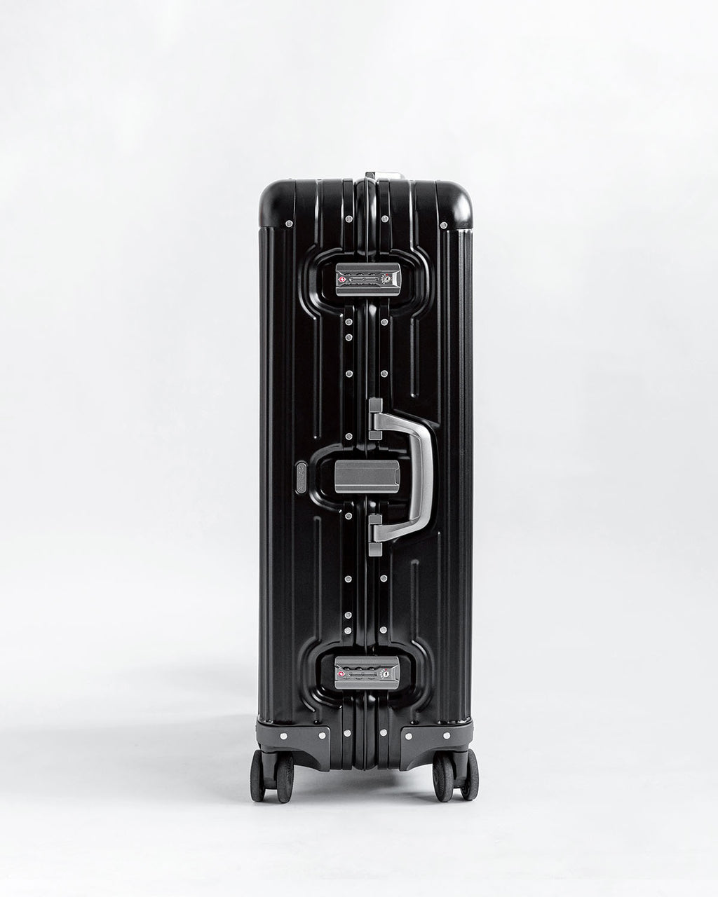 Atlas 29" - Check In - Aluminium Suitcase - Black Series