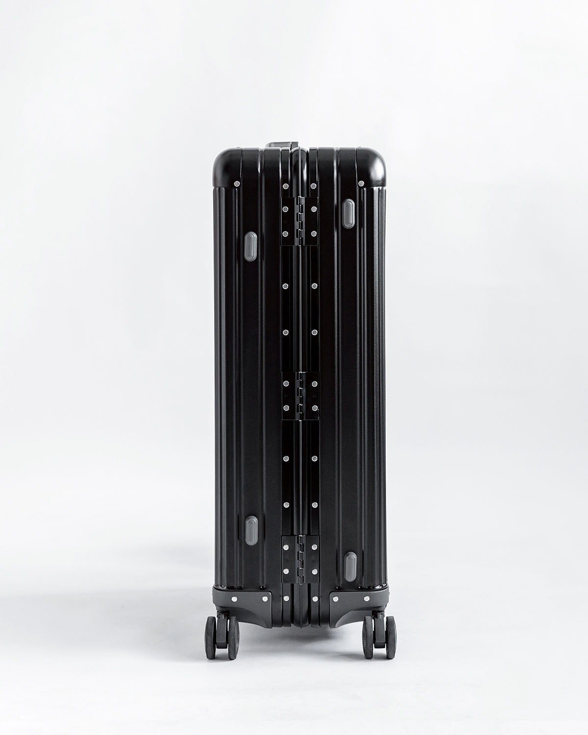 Atlas 29" - Check In - Aluminium Suitcase - Black Series