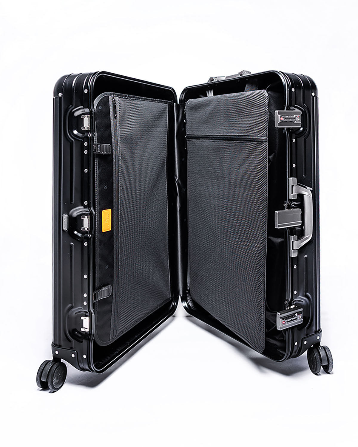 Atlas 29" - Check In - Aluminium Suitcase - Black Series