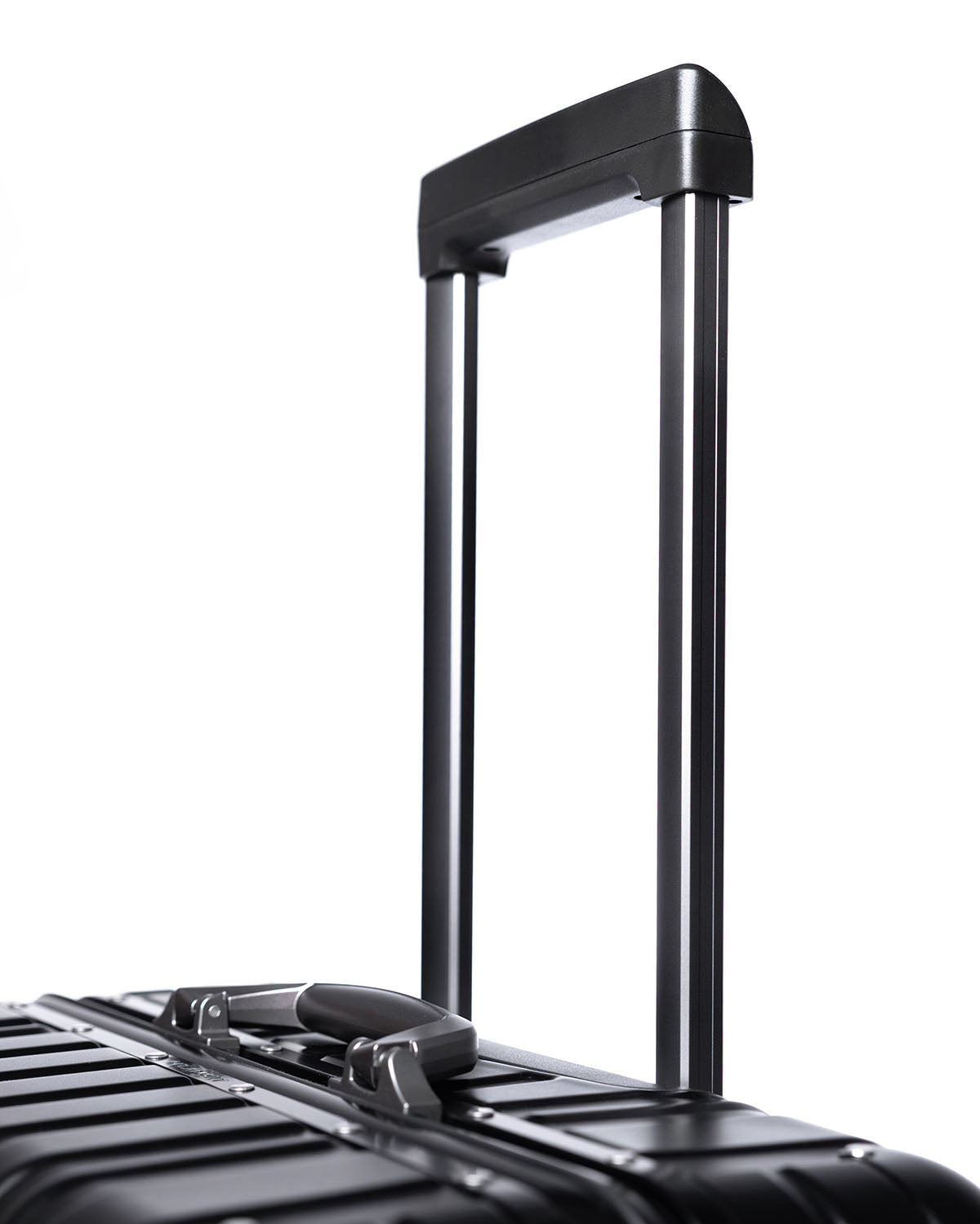 Atlas 29" - Check In - Aluminium Suitcase - Black Series