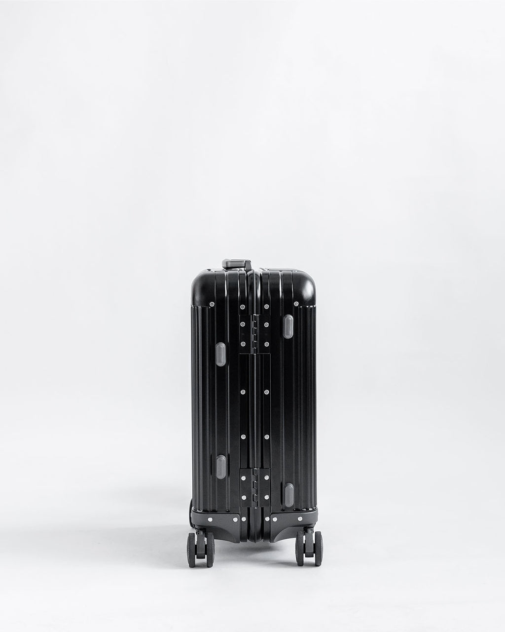 Lite 20" - Carry on - Aluminium Suitcase - Black Series