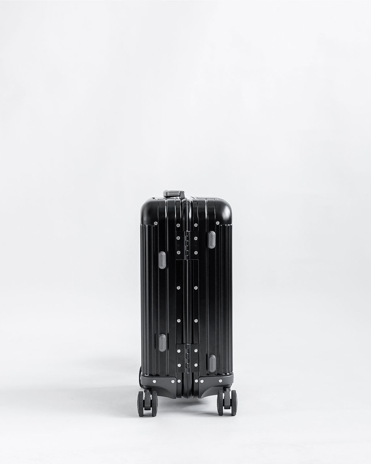 Lite 20" - Carry on - Aluminium Suitcase - Black Series