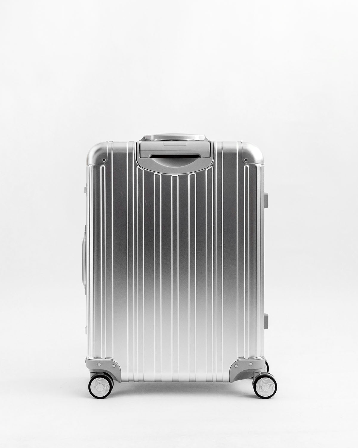 Core 26" - Check in - Aluminium Suitcase - Classic Series