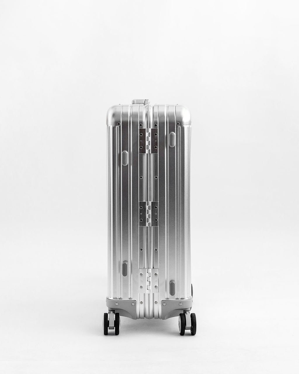 Core 26" - Check in - Aluminium Suitcase - Classic Series